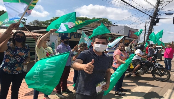 Candidato Jamyl Asfury realiza bandeiraço e caminhada pelas ruas do São Francisco